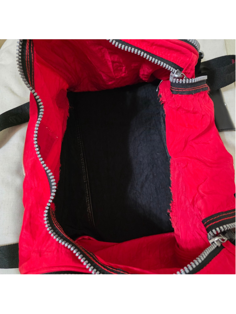 Vintage 90s Marlboro Unlimited Nylon Duffle Bag Red Black Travel Gym Shoulder - Picture 8 of 13